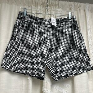 NWT Loft size 00 Black/Ivory 6” short